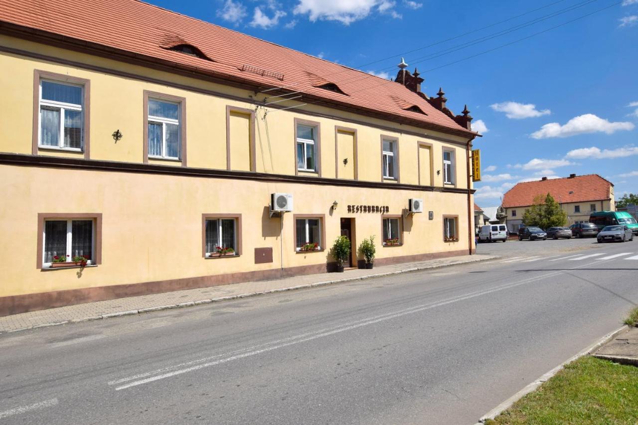Hotel Stary Ratusz Kostomloty Eksteriør billede