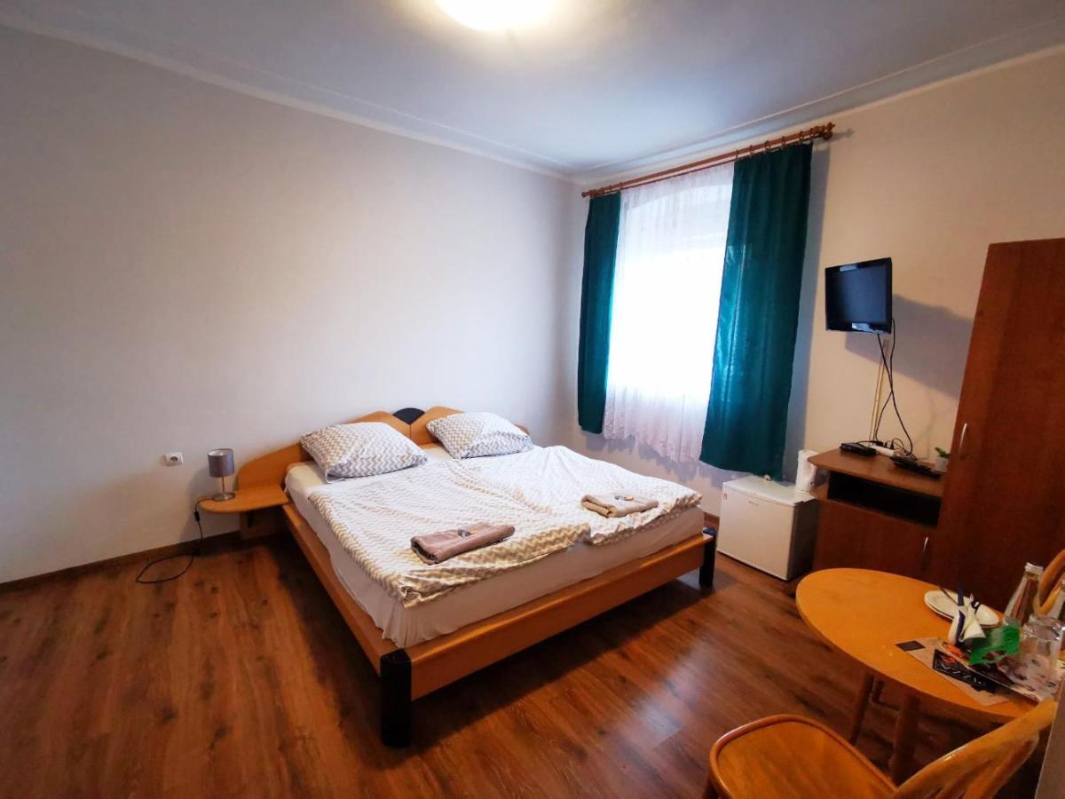 Hotel Stary Ratusz Kostomloty Eksteriør billede